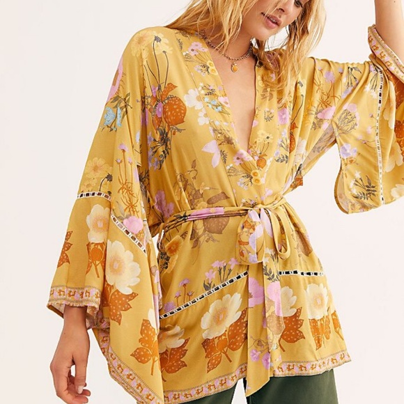 SOLD NWT SPELL | wild bloom kimono robe  mustard - Picture 3 of 14